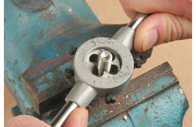 SET DE HERRAMIENTAS DE ROSCADO (16 PZAS.) KWB