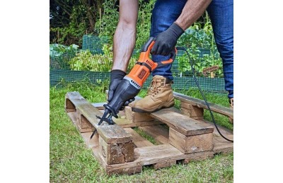 SIERRA SABLE BLACK & DECKER 750W BES301-QS.