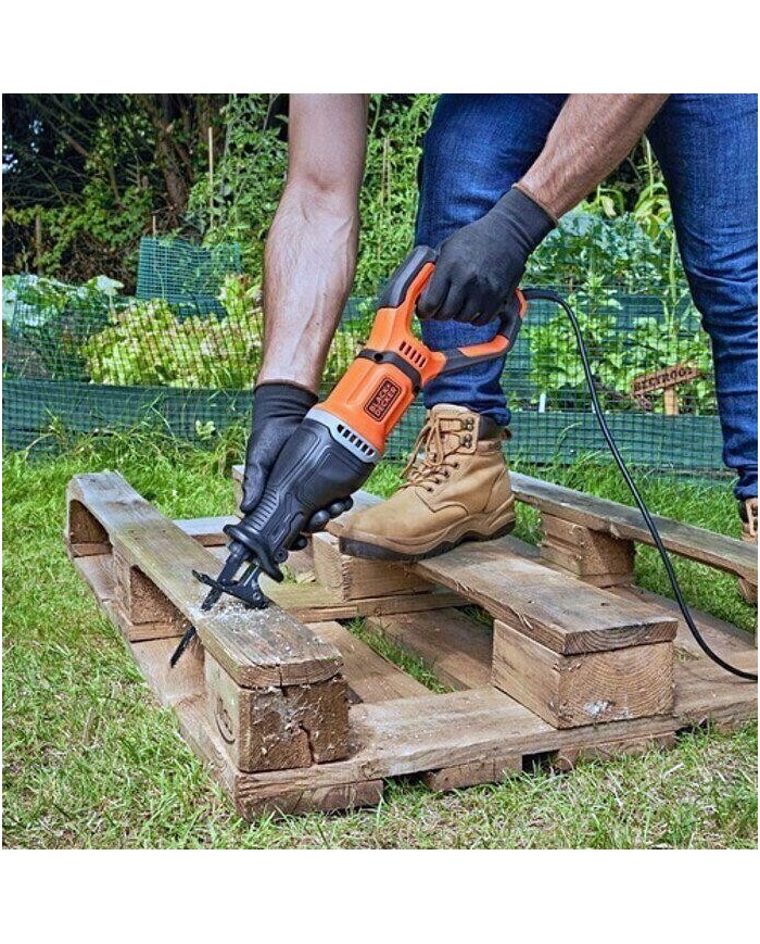 SIERRA SABLE BLACK & DECKER 750W BES301-QS.