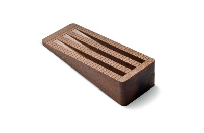 CUÑA BRINOX PLASTICO MARRON (50X30X7MM.)