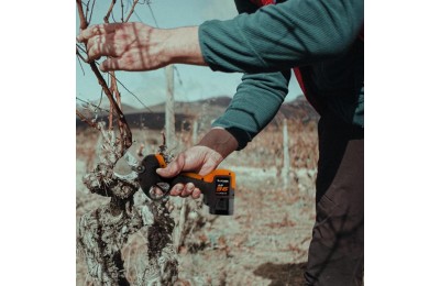 TIJERA PODA ALTUNA 16'8V. 2 BATERIAS 4.5AH HOJA TITANIO CORTE 36MM. AB36TITANIO