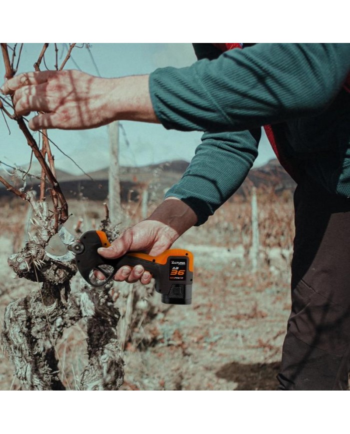 TIJERA PODA ALTUNA 16'8V. 2 BATERIAS 4.5AH HOJA TITANIO CORTE 36MM. AB36TITANIO
