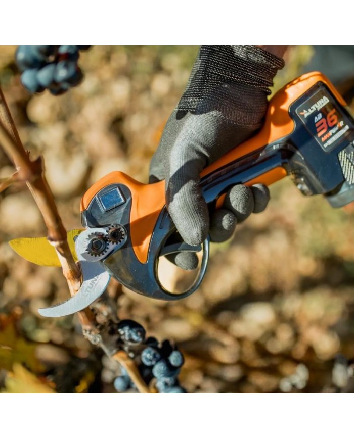 TIJERA PODA ALTUNA 16'8V. 2 BATERIAS 4.5AH HOJA TITANIO CORTE 36MM. AB36TITANIO