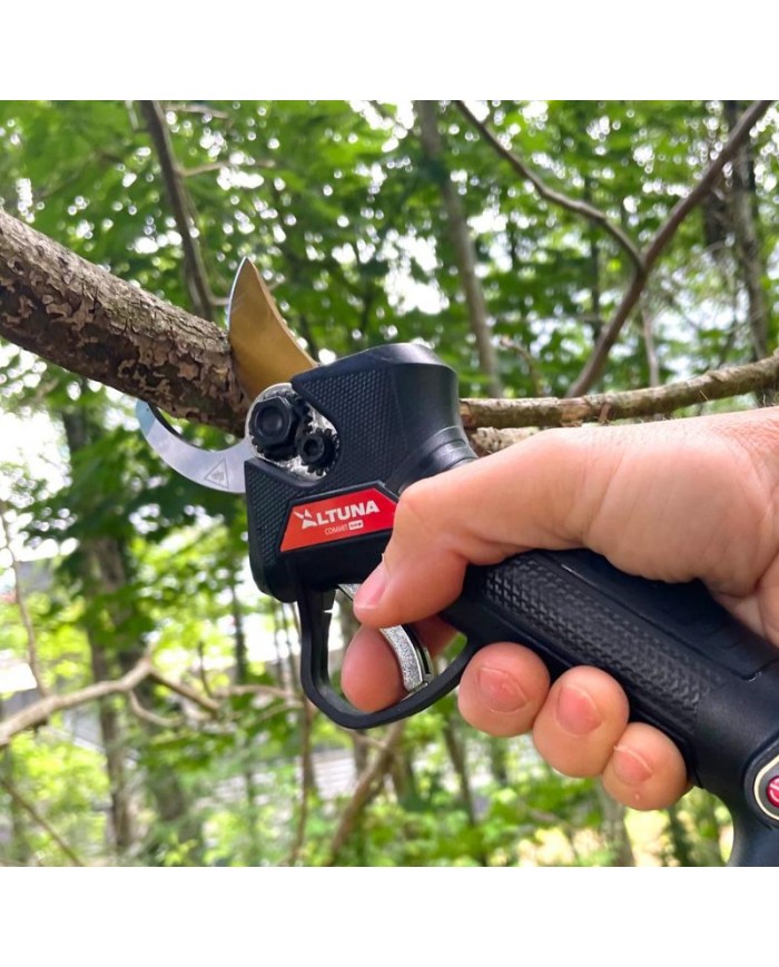 TIJERA PODA ALTUNA 16'8V. 2 BATERIAS 2.6AH HOJA TITANIO CORTE 30MM. ACB30TITANIO