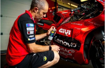 BRILLO CERA WD40 SPECIALIST MOTO 400 ML.