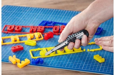 CUTTER KWB METALICO GOMA 18 MM.