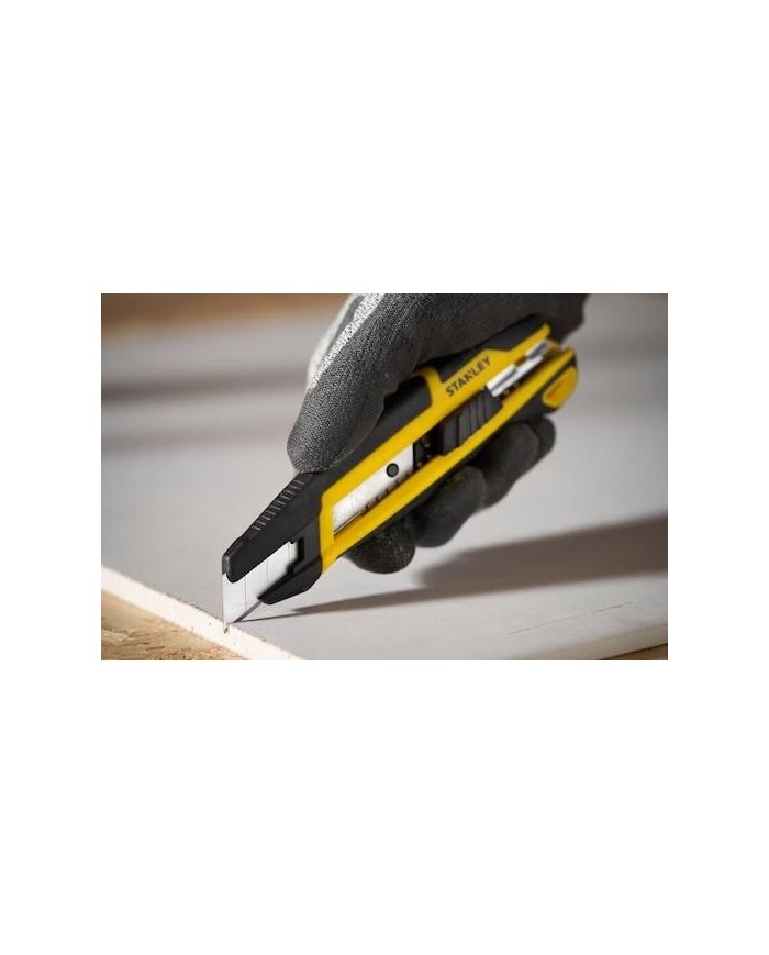 CUTTER STANLEY CON SEGMENTACION CUCHILLA Y RUEDA 18 MM.  STHT10500-0