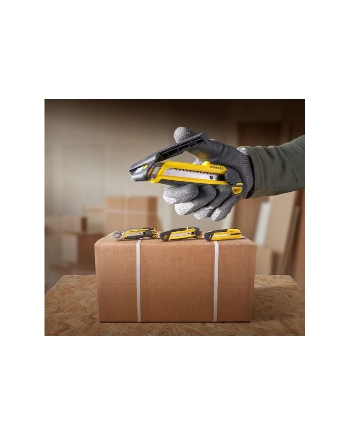 CUTTER STANLEY CON SEGMENTACION CUCHILLA Y RUEDA 18 MM.  STHT10500-0
